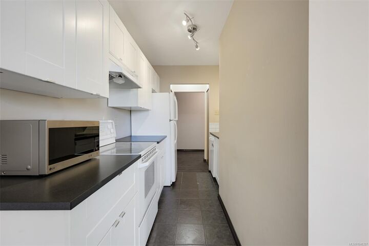 Property Photo: 1745 Leighton Rd #505 BC V8R 6R6