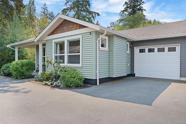 Property Photo: 1513 Regatta Pl BC V0R 1N2