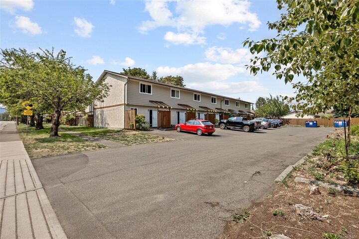 Property Photo:  951 17th St #10  BC V9N 7P8 