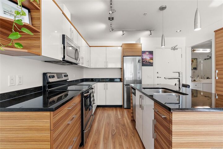 Property Photo: 4030 Borden St #102 BC V8X 2E9