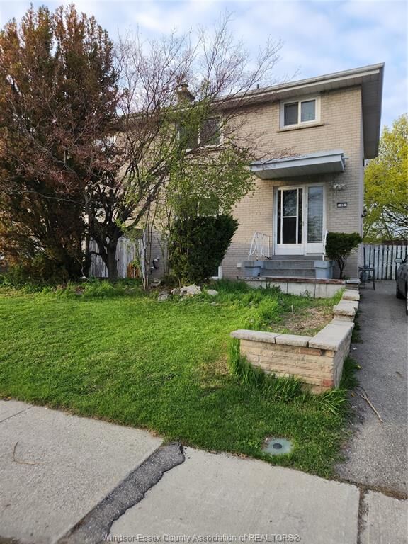 45 Aloma Crescent — photo 1