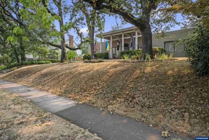 Property Photo: 650 Liberty St SE OR 97301