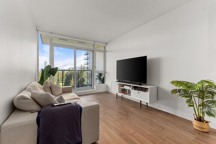 Property Photo: 585 Austin Avenue 1702 BC V3K 0G6