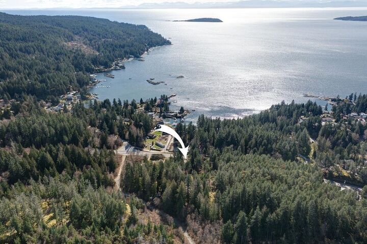9168 Sunshine Coast Highway — photo 1