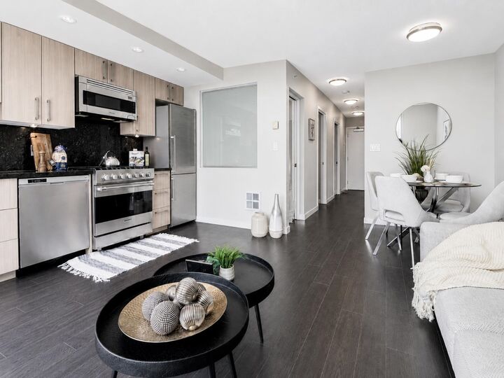 168 W 1st Avenue 809 — photo 1