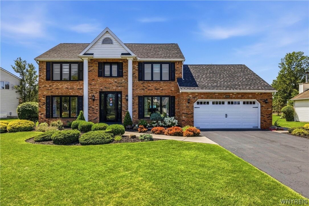 Property Photo: 6090 Meadow Lakes Drive NY 14051