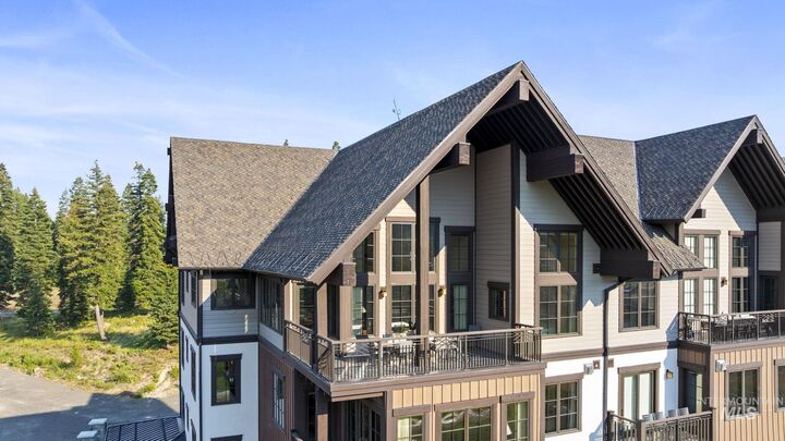 Property Photo:  700 Village Dr. 403  ID 83615 