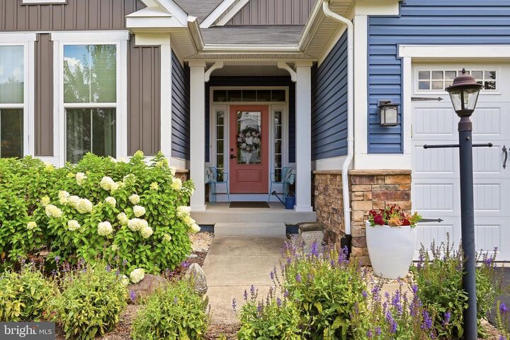 Property Photo: 7438 Lake Willow Court VA 20187
