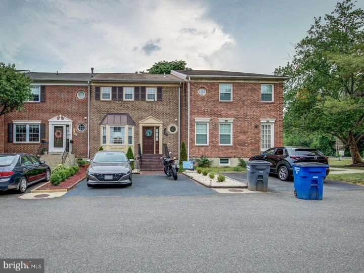 Property Photo: 7112 Lake Cove Drive VA 22315