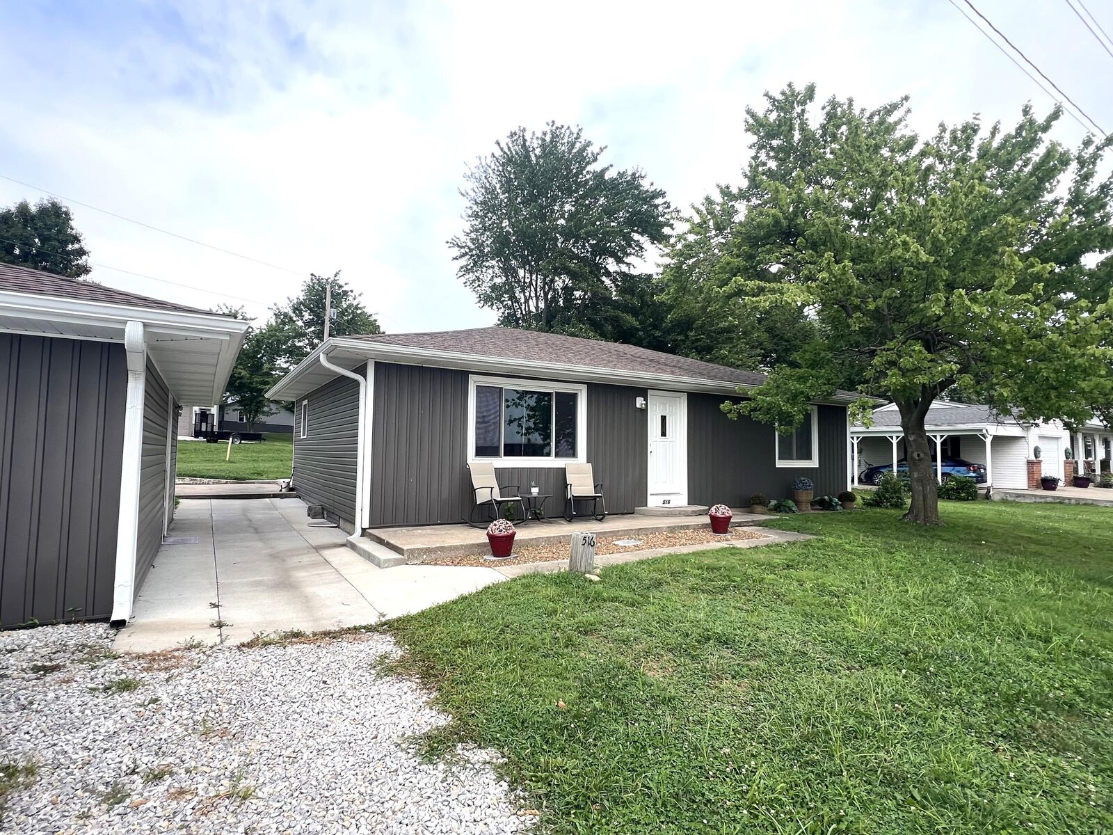 Property Photo:  516 Roe St  MO 65276 