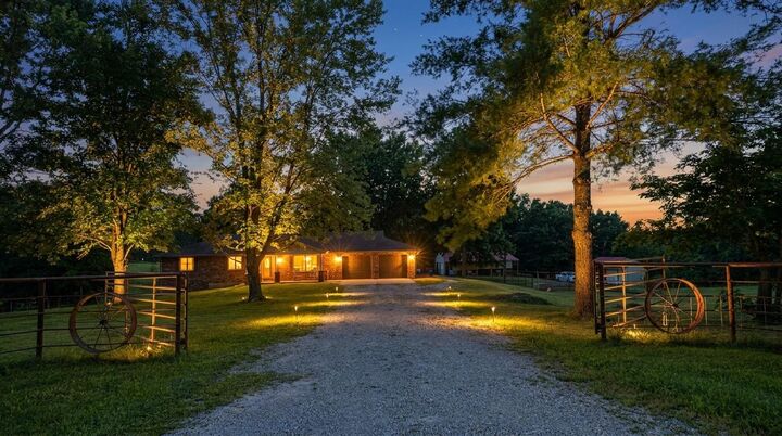 Property Photo:  4020 County Road 216  MO 65251 
