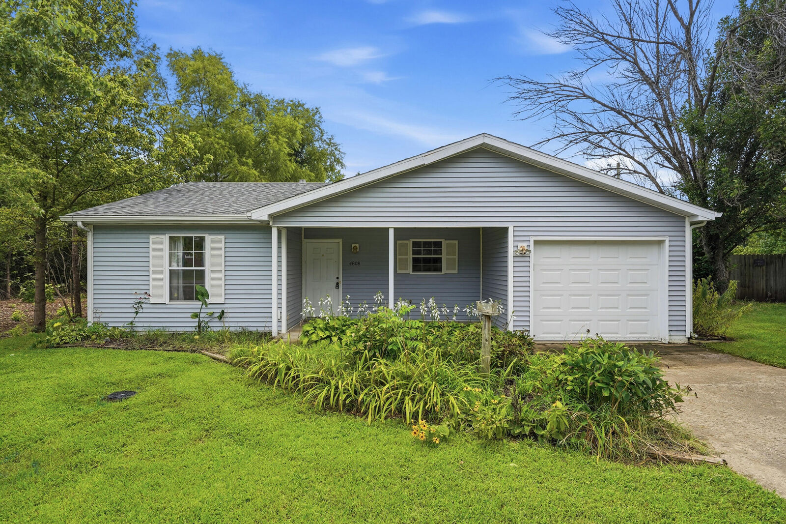 Property Photo: 4808 E Prairie Cir MO 65201