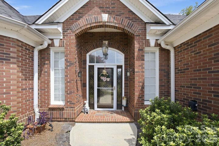 Property Photo: 1511 Elkhart Circle NC 28054