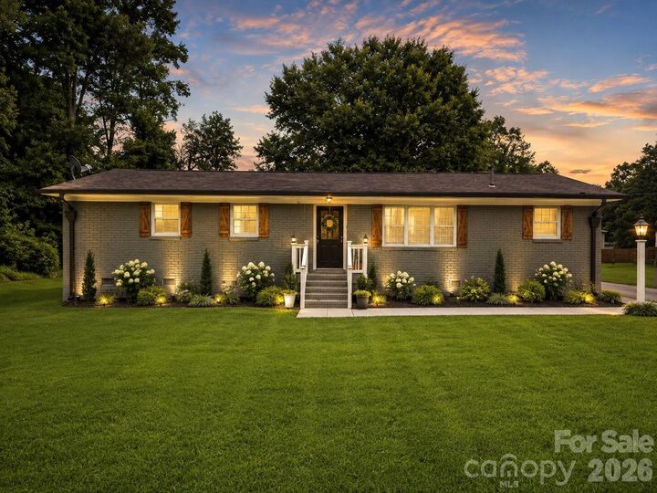Property Photo: 911 Eldorado Avenue NC 28262