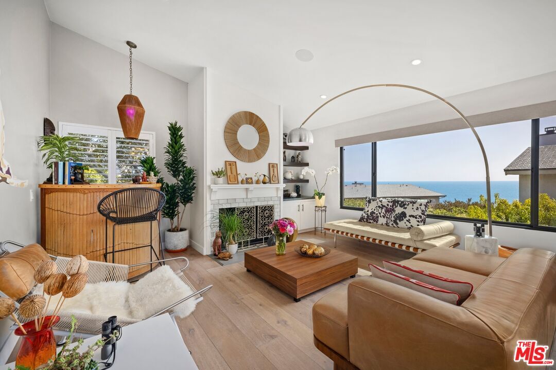 Property Photo:  6795 Las Olas Way  CA 90265 