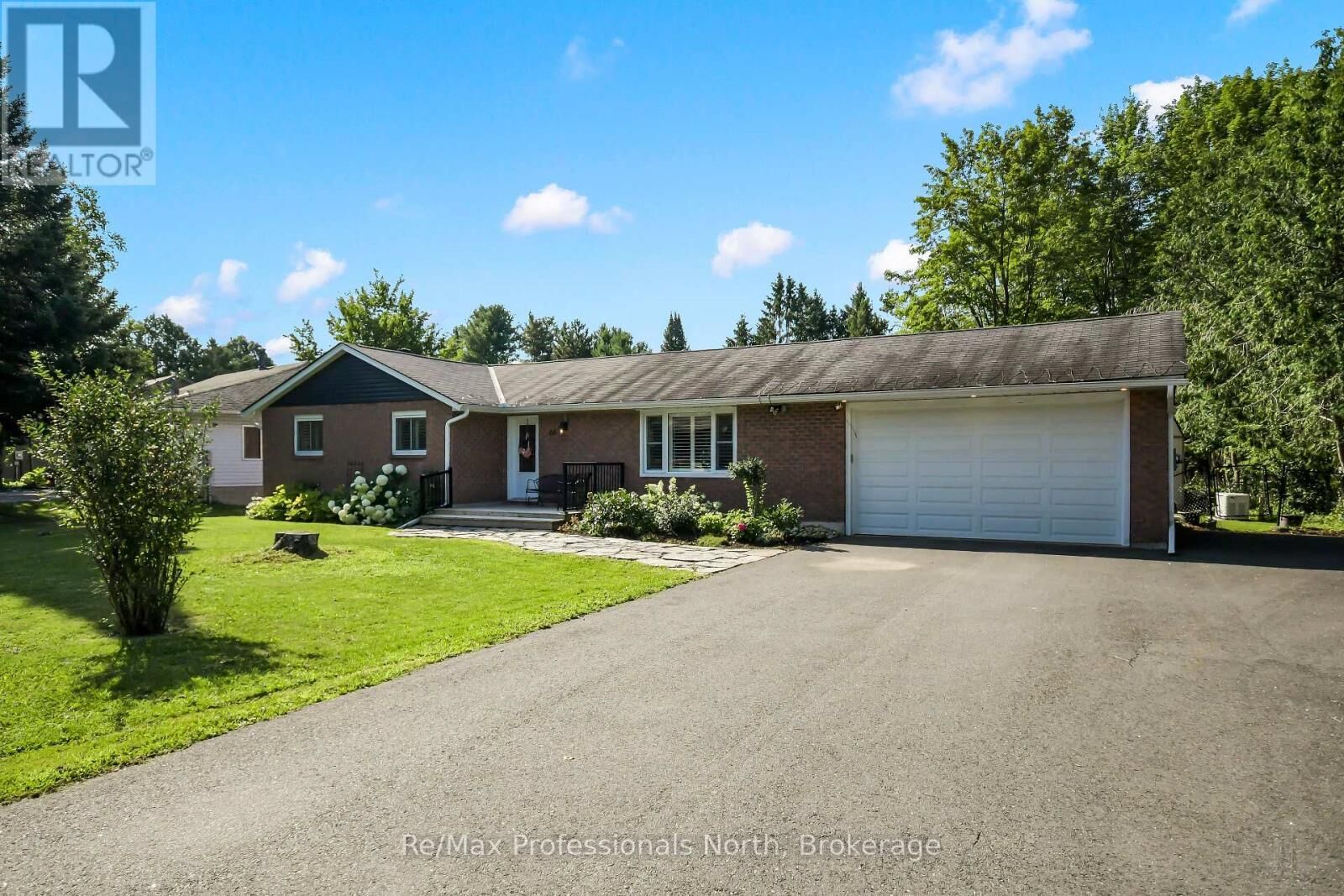 Property Photo: 66 Westvale Drive ON P1L 1B3