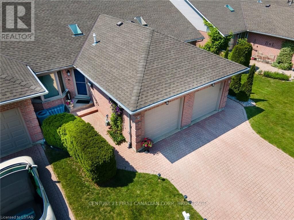 Property Photo: 90 Ontario Street South 5 ON N0M 1T0