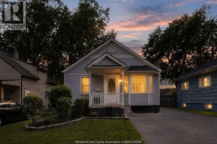 Property Photo:  911 Jefferson Boulevard  ON N8N 4B2 
