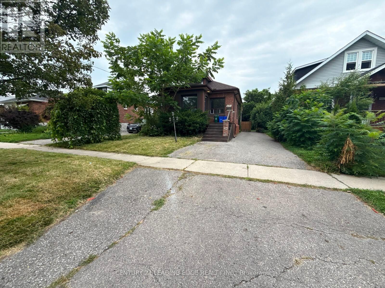 Property Photo:  631 Christie Avenue  ON L1G 4L8 