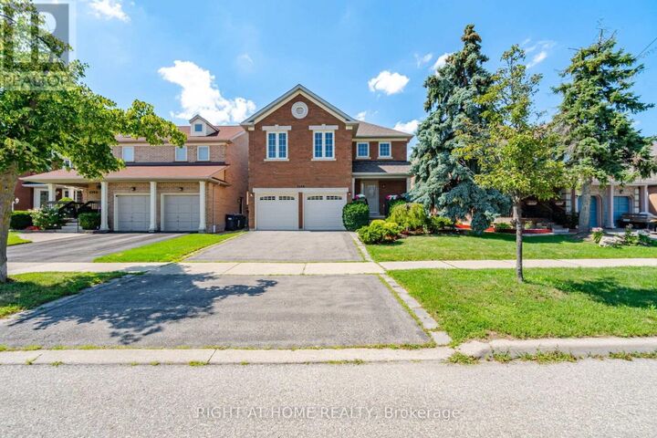 Property Photo: 5296 Middlebury Drive ON L5M 5E5