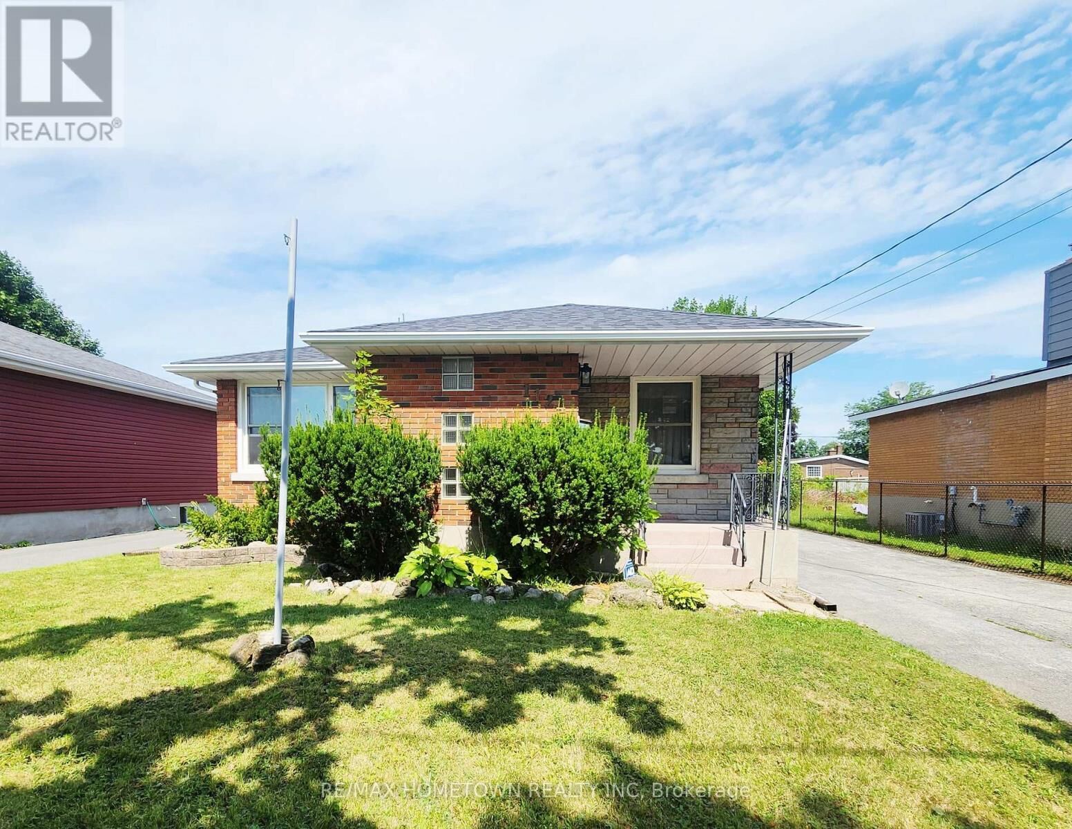 Property Photo: 1124 Fourth Street East ON K6H 2K4