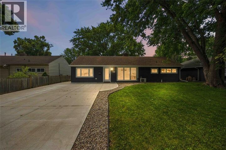 Photo de la propriété:  887 McCaw Street  ON N7V 2X4 