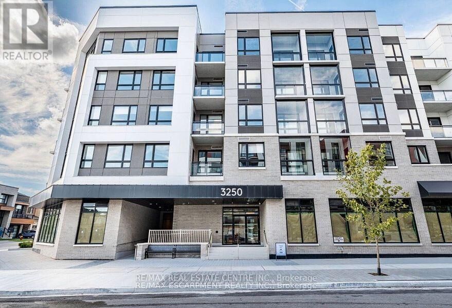 Property Photo: 3250 Carding Mill Trail 418 ON L6M 1L3