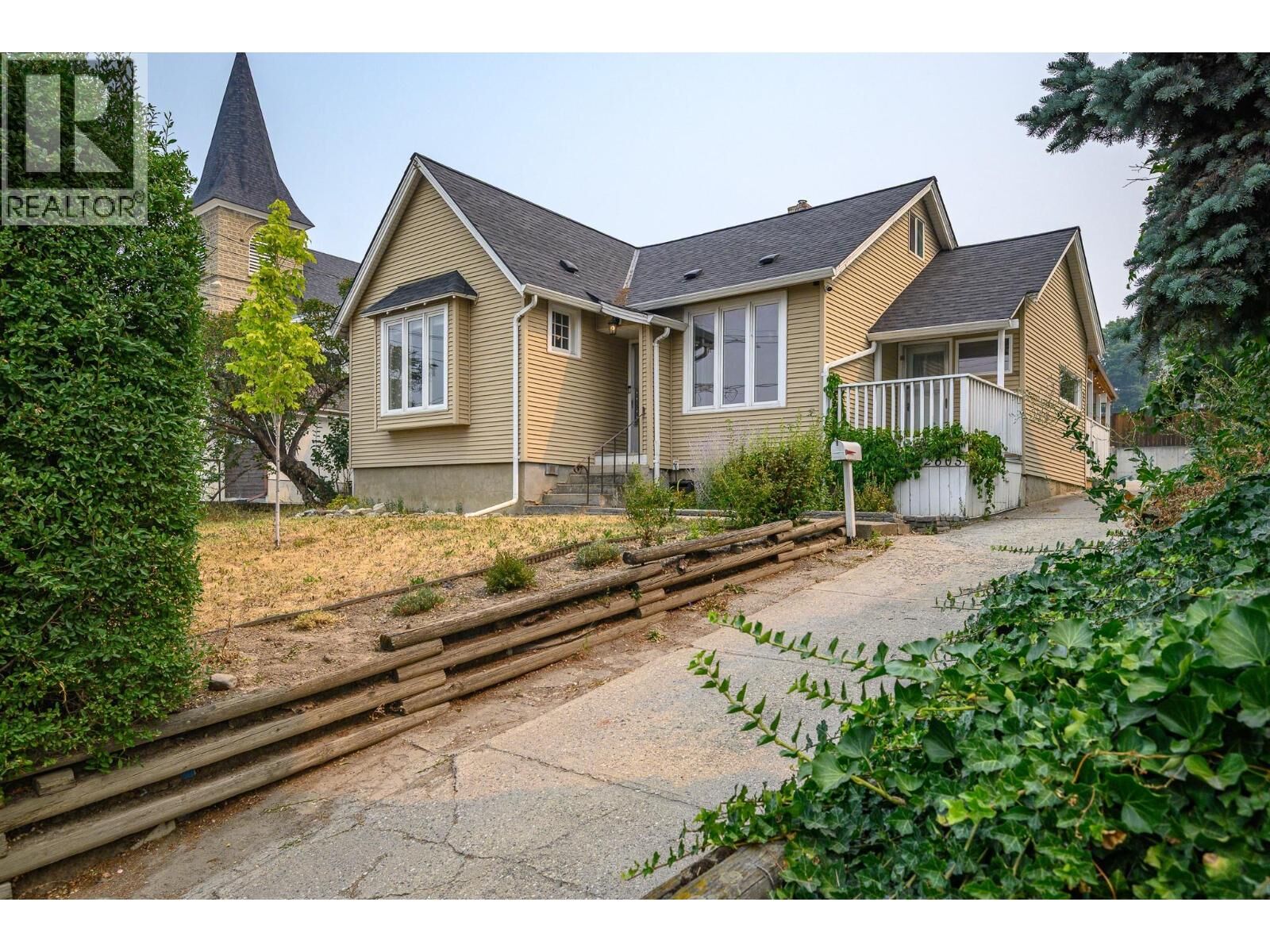 Photo de la propriété:  2605 27 Street  BC V1T 4W1 