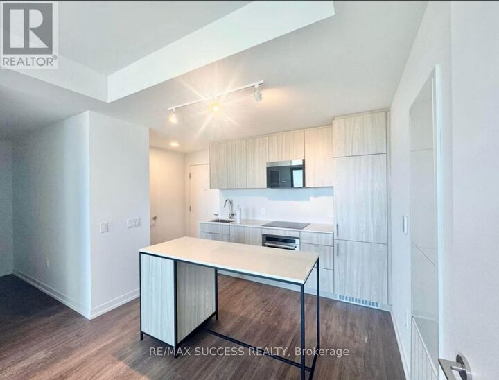 Property Photo: 251 Masonry Way 302 ON L5H 0B3