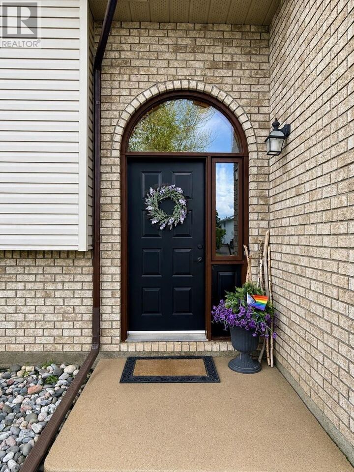 Property Photo:  312 Caribou Cres  ON P7C 5Z6 