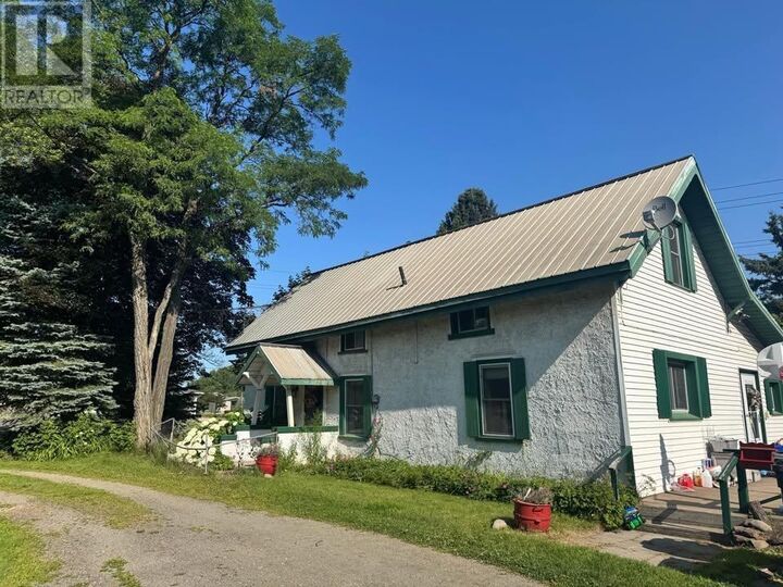 Property Photo:  202 Allens Side Rd  ON P6C 5P6 