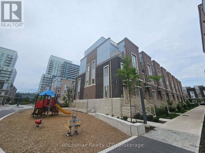 Property Photo: 31 Almond Blossom Mews South Th 141 ON L4K 0N7