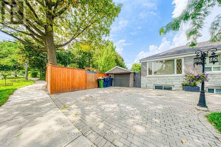 Property Photo:  36 Merryfield Drive  ON M1P 1J5 