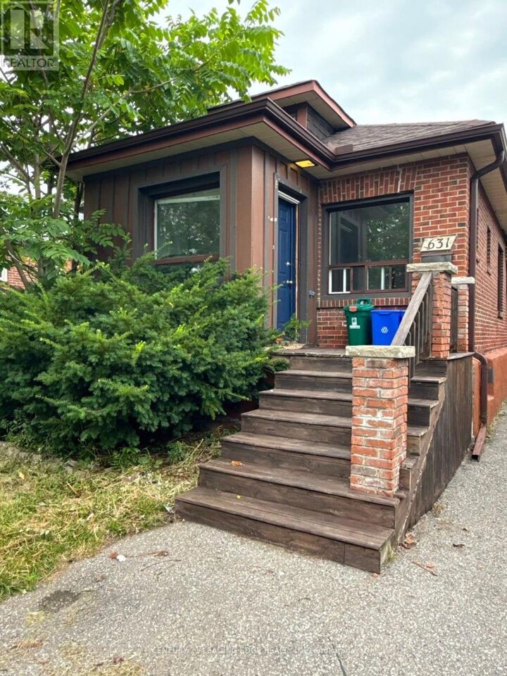 Property Photo:  631 Christie Avenue  ON L1G 4L8 