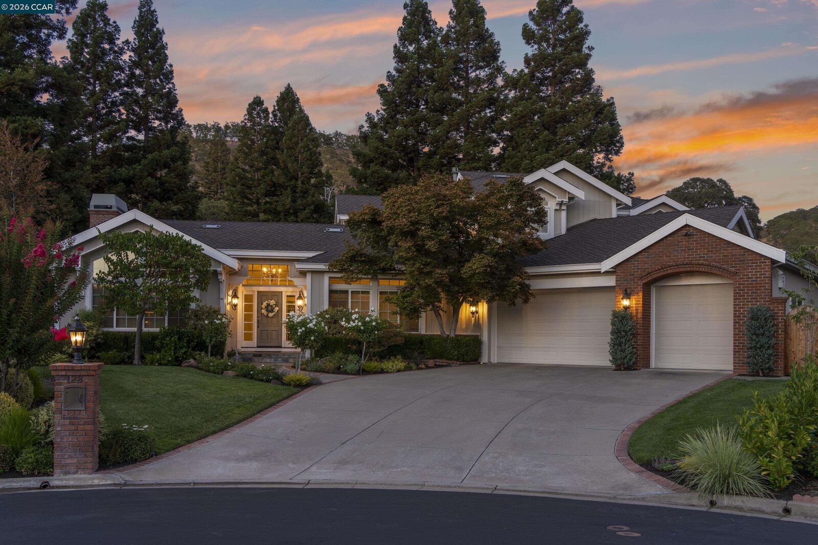 Property Photo:  128 Warwick Ct  CA 94507 
