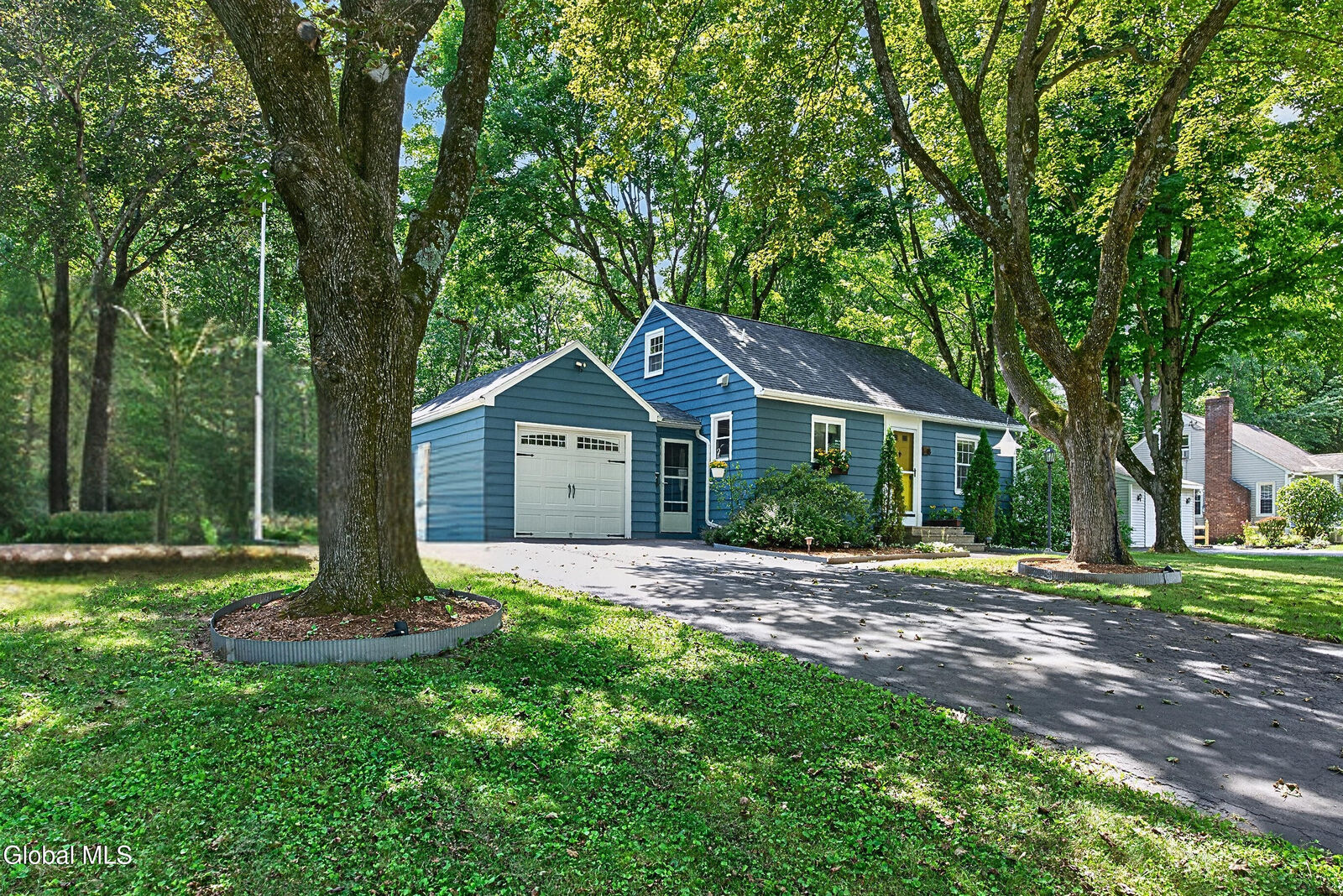 Property Photo: 18 E Fernbank Avenue NY 12054