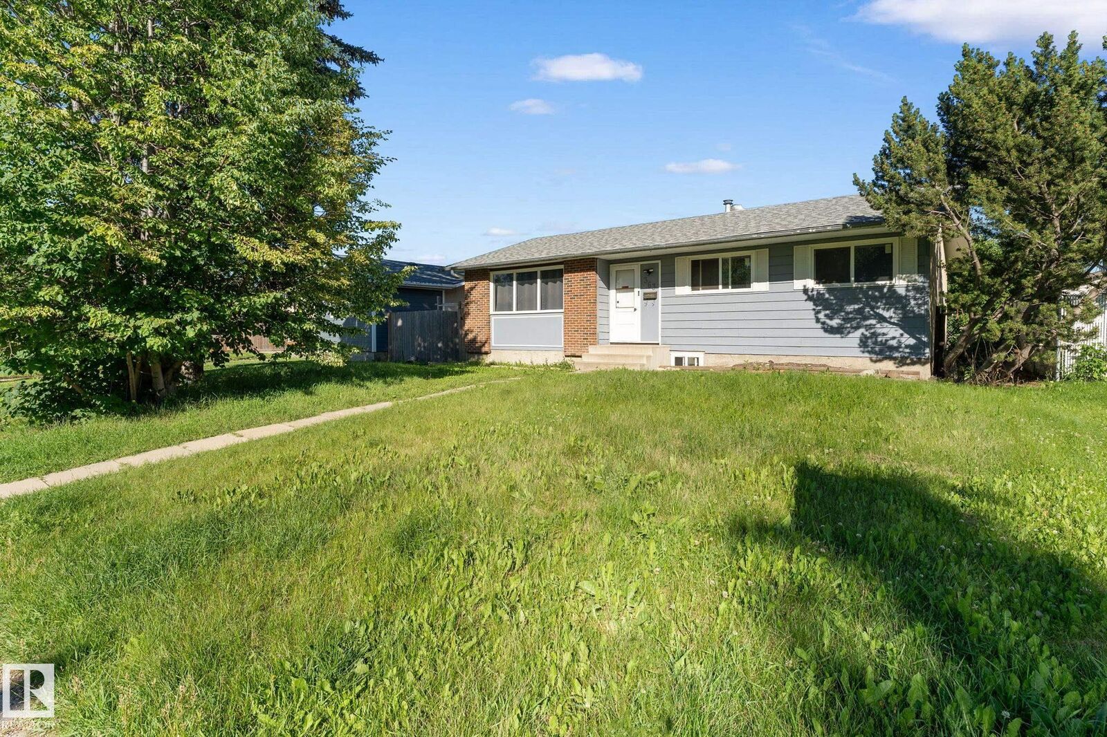 Property Photo:  363 Knottwood Road NW  AB T6K 2G4 