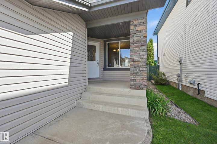 Property Photo: 458 Hunters Green Green NW AB T6R 3C3