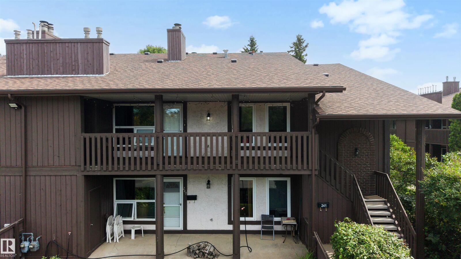 Property Photo:  241 Surrey Gardens Gardens NW  AB T5T 1Z3 