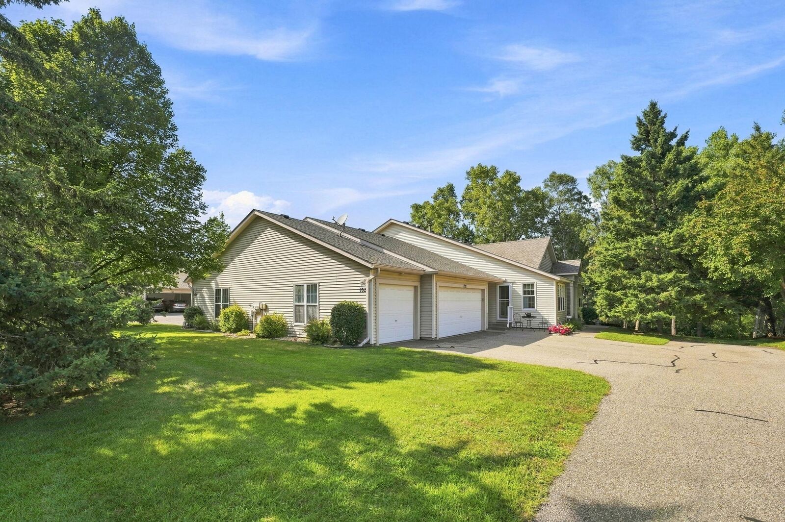 Property Photo:  132 Wedgewood Court  MN 55115 