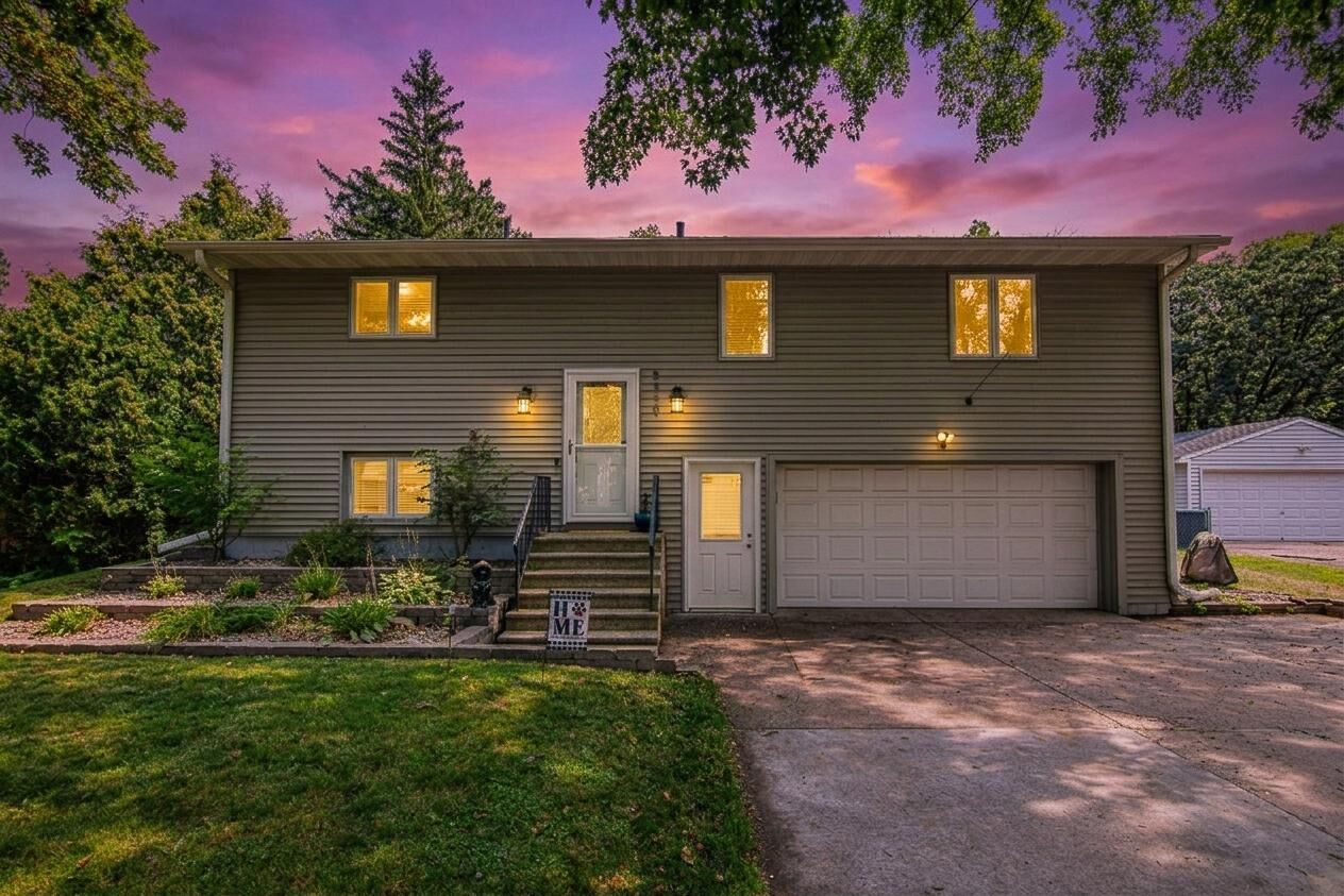Property Photo: 5919 Oldfield Avenue N MN 55082
