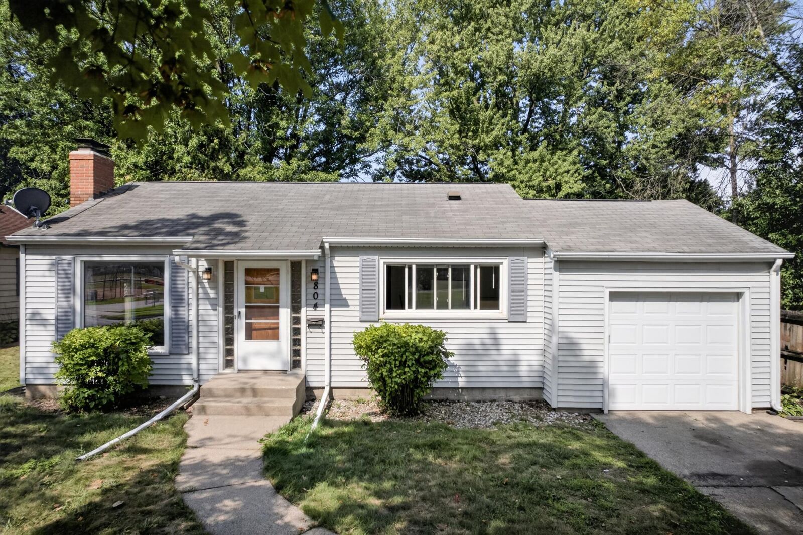 Property Photo: 804 4th Street MN 55024