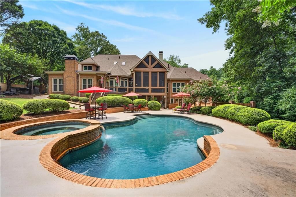 Property Photo:  555 Twinflower Court  GA 30075 