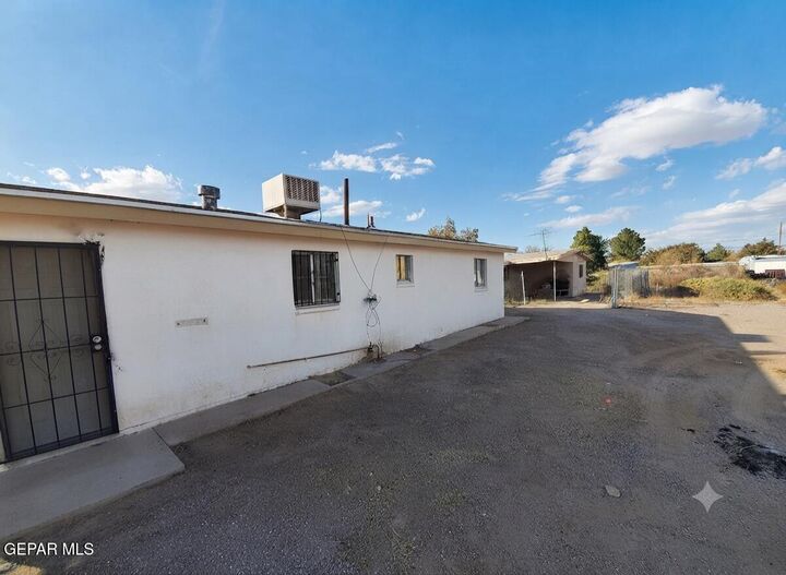 Property Photo:  708 E Washington Street  TX 79821 