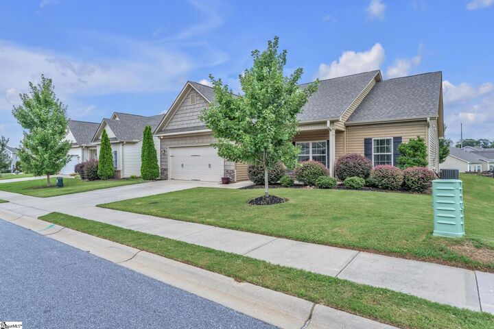 Property Photo: 4 Harvestwood Place SC 29605-6462