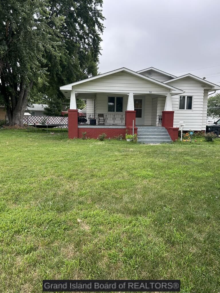 Property Photo: 922 E Bismark Rd NE 68801