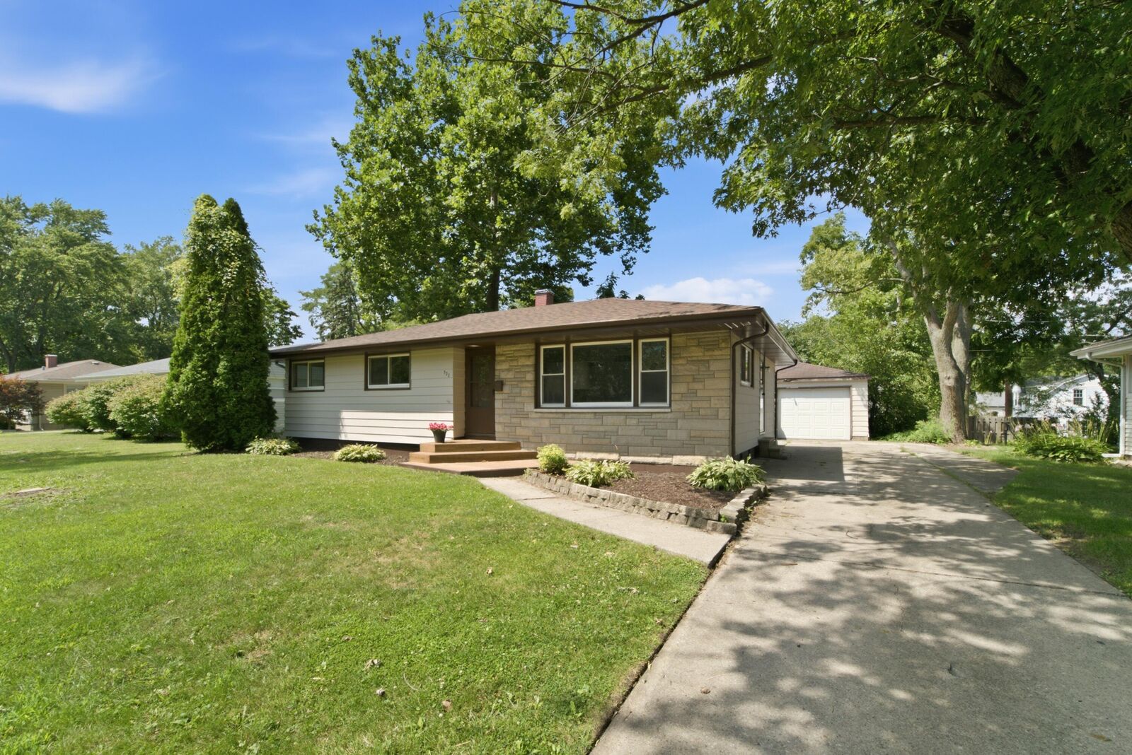 Property Photo:  322 Oriole Avenue  IN 46307 