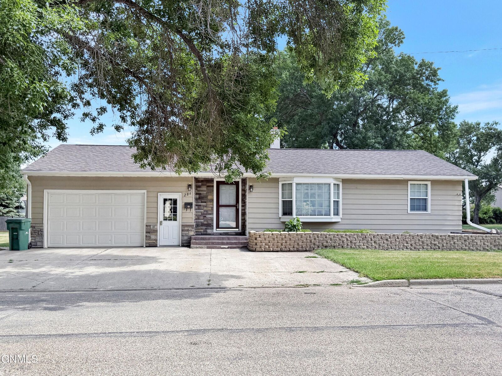 Property Photo:  286 5th Avenue S  ND 58421 