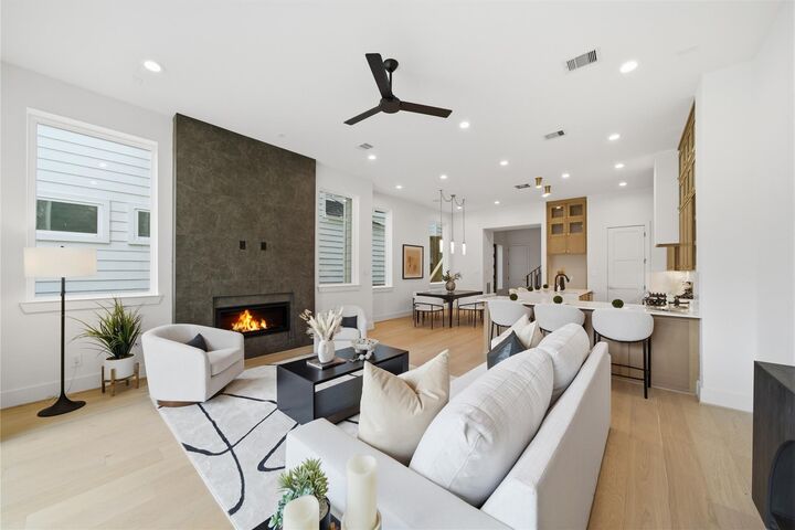 Property Photo:  827 W 16th Street A  TX 77008 