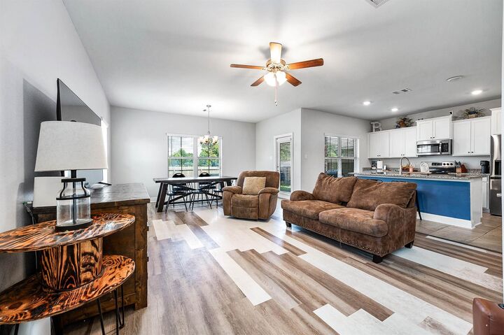 Property Photo:  305 Bryan Way  TX 77515 